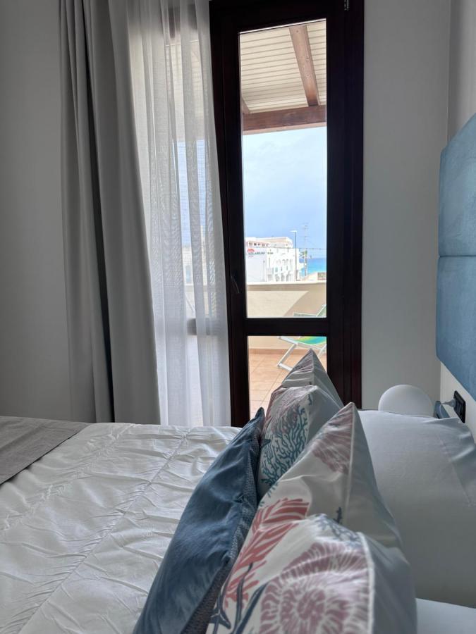 Hotel Baia Di Venere 산비토로카포 외부 사진