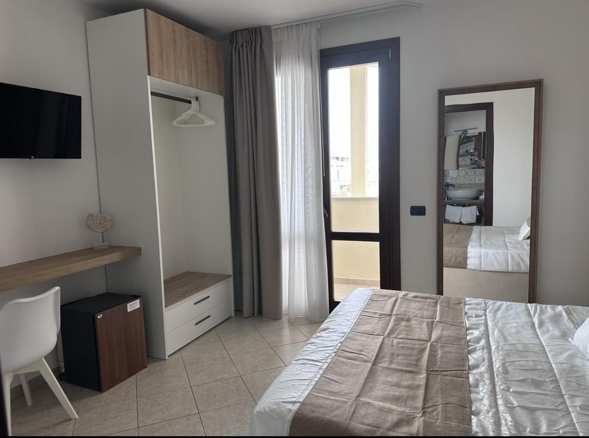 Hotel Baia Di Venere 산비토로카포 외부 사진