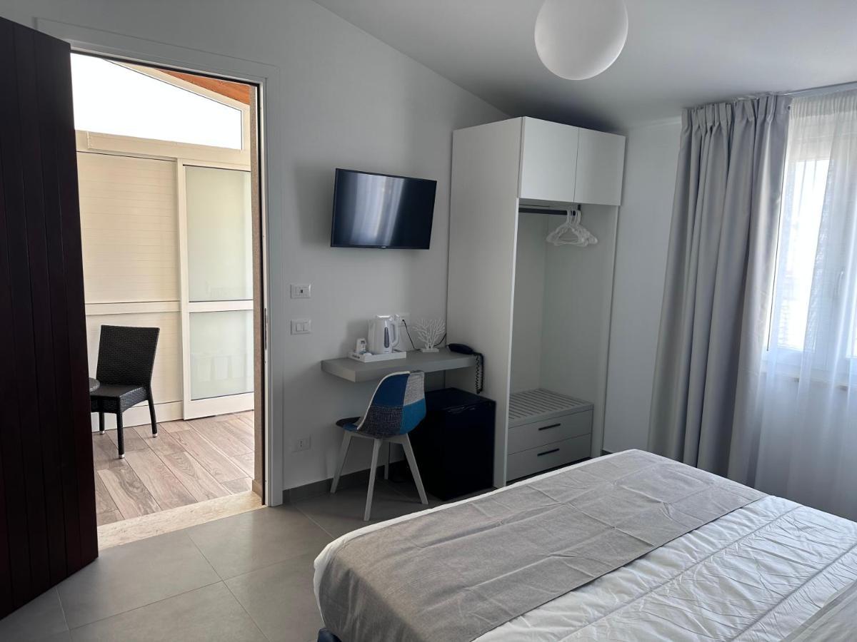 Hotel Baia Di Venere 산비토로카포 외부 사진