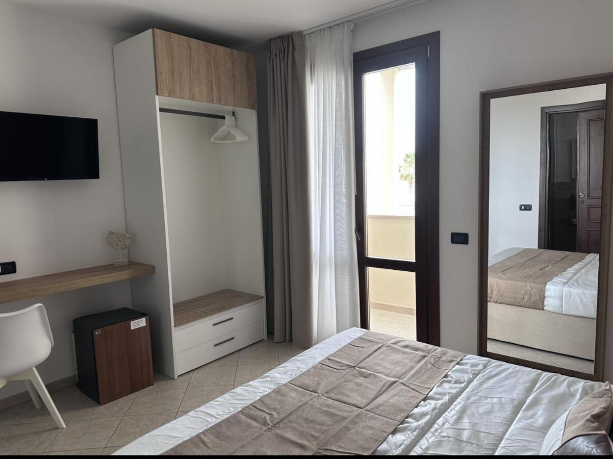 Hotel Baia Di Venere 산비토로카포 외부 사진