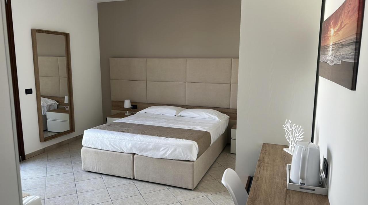 Hotel Baia Di Venere 산비토로카포 외부 사진