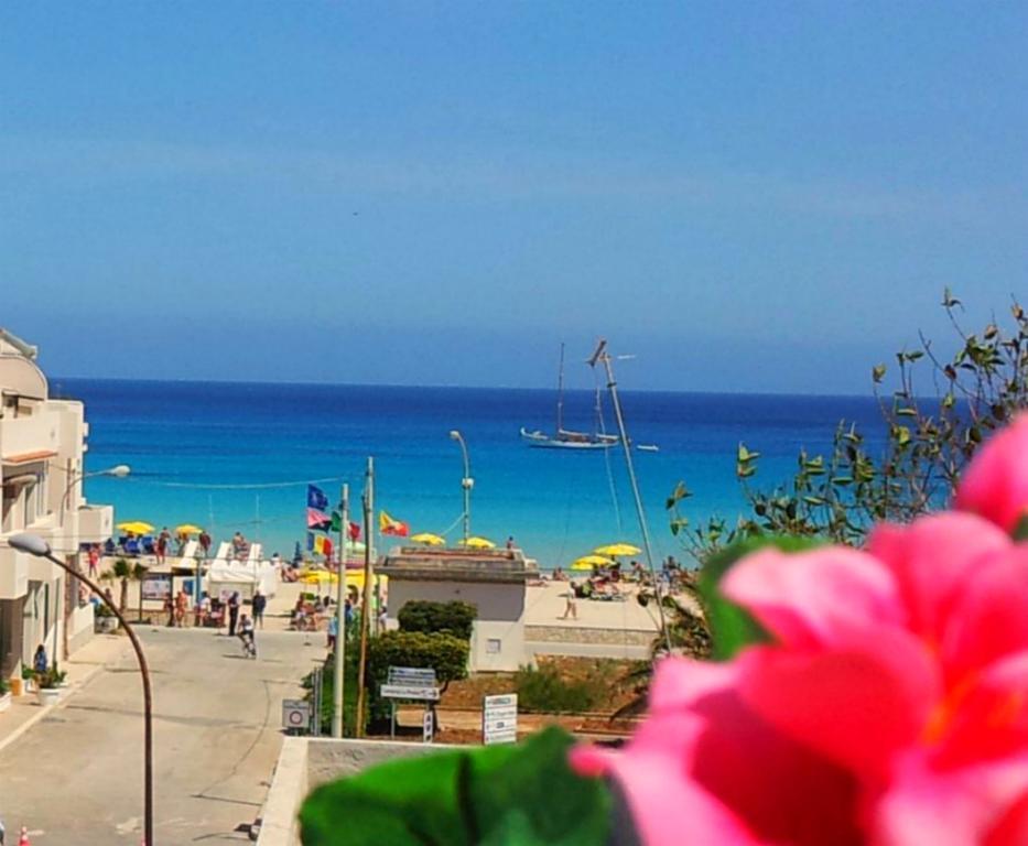 Hotel Baia Di Venere 산비토로카포 외부 사진